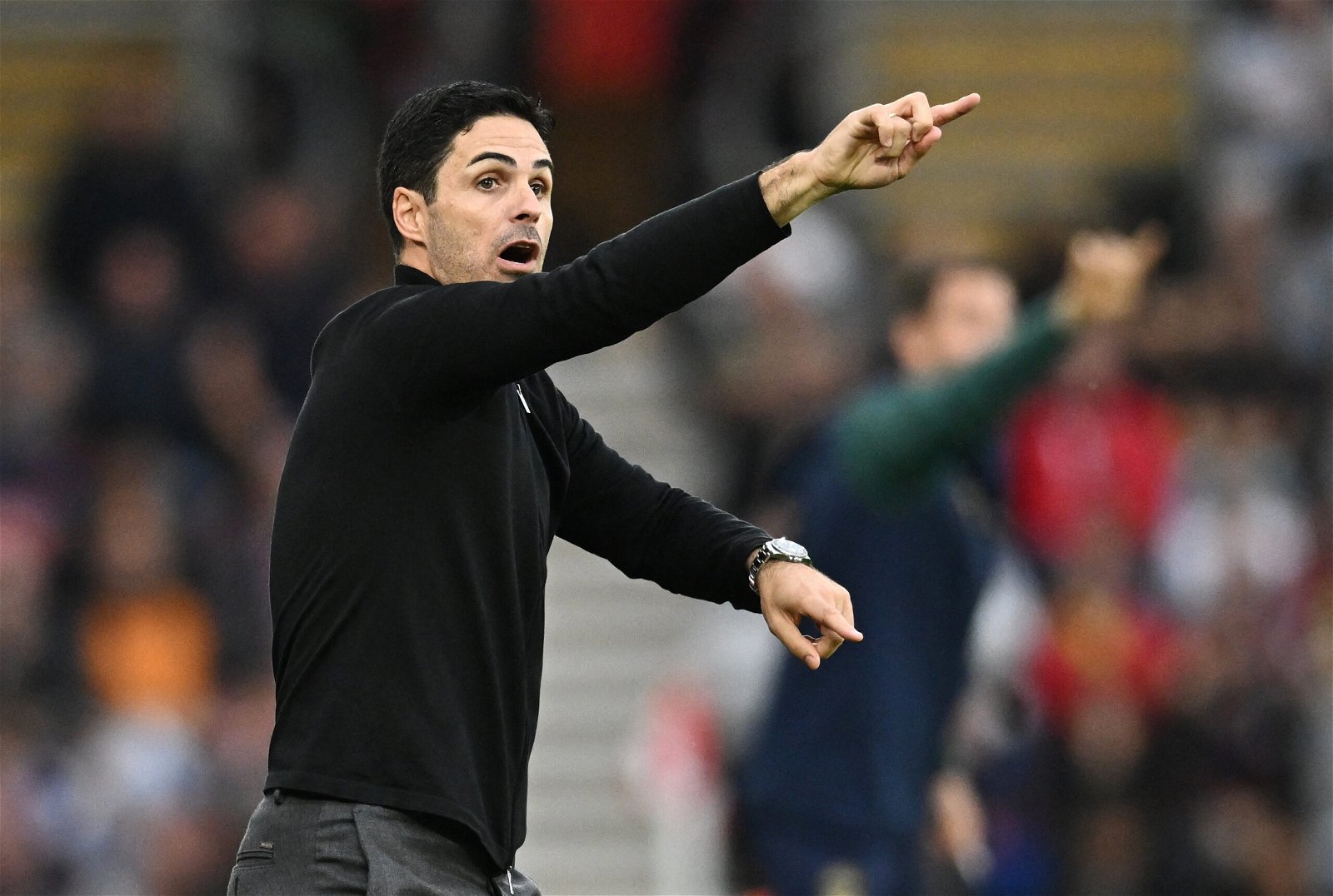 Arsenal manager Mikel Arteta shouts instructions to his team