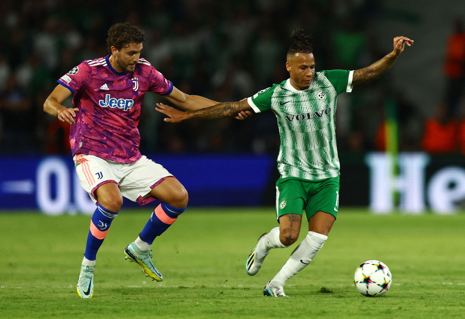 Arsenal transfer target Manuel Locatelli in action for Juventus