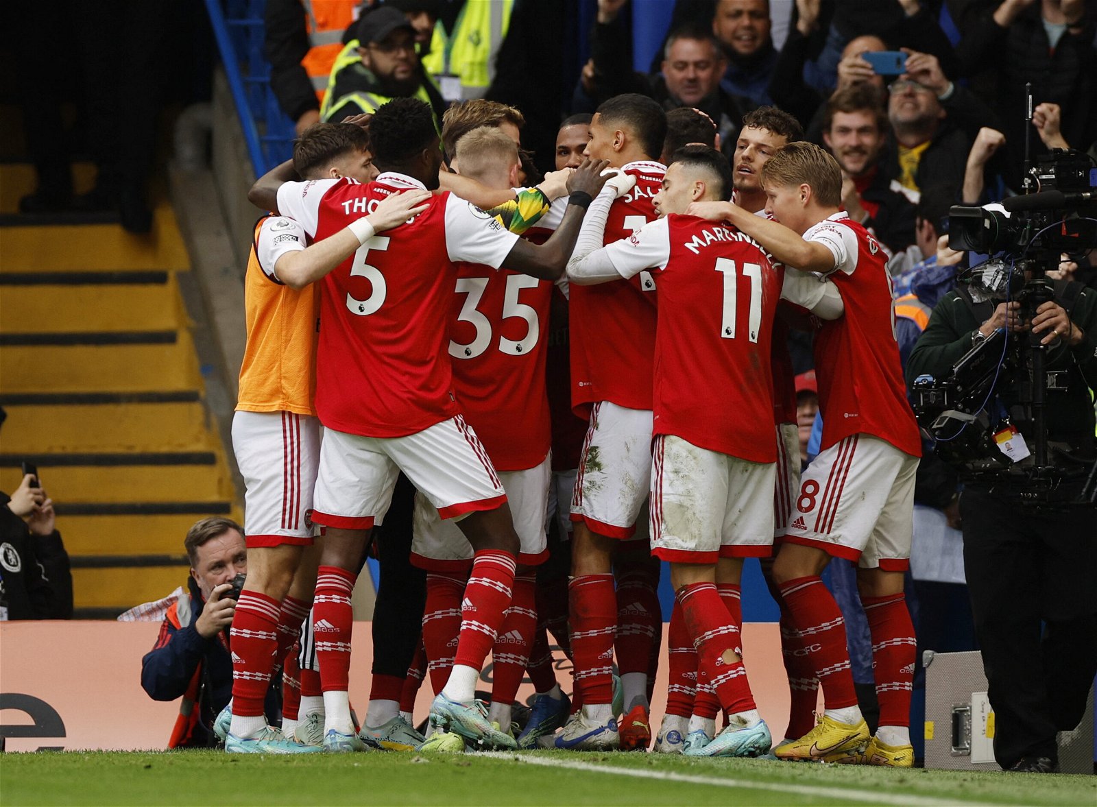 Arsenal players celebrate against Chelsea