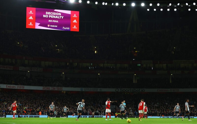 Arsenal unveil Emirates artwork with Highbury tribute and club legends
